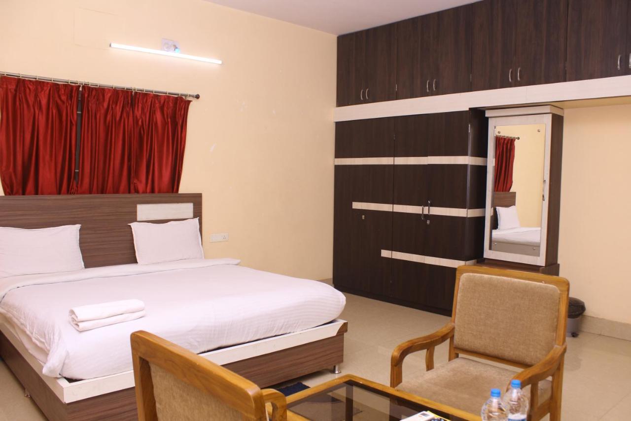 Chetan Inn Hotel Bhubaneswar Exterior foto