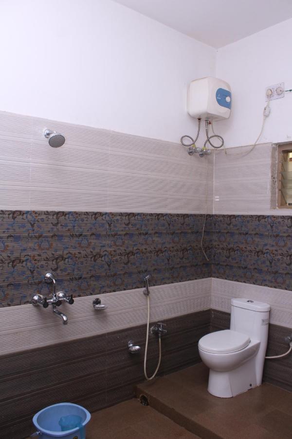 Chetan Inn Hotel Bhubaneswar Exterior foto