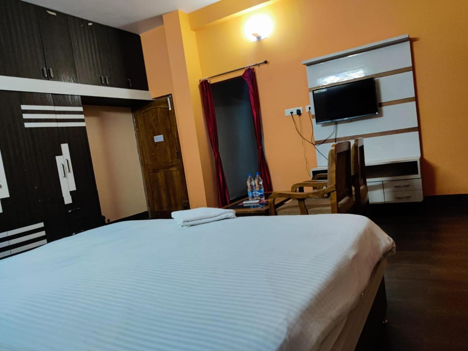 Chetan Inn Hotel Bhubaneswar Exterior foto