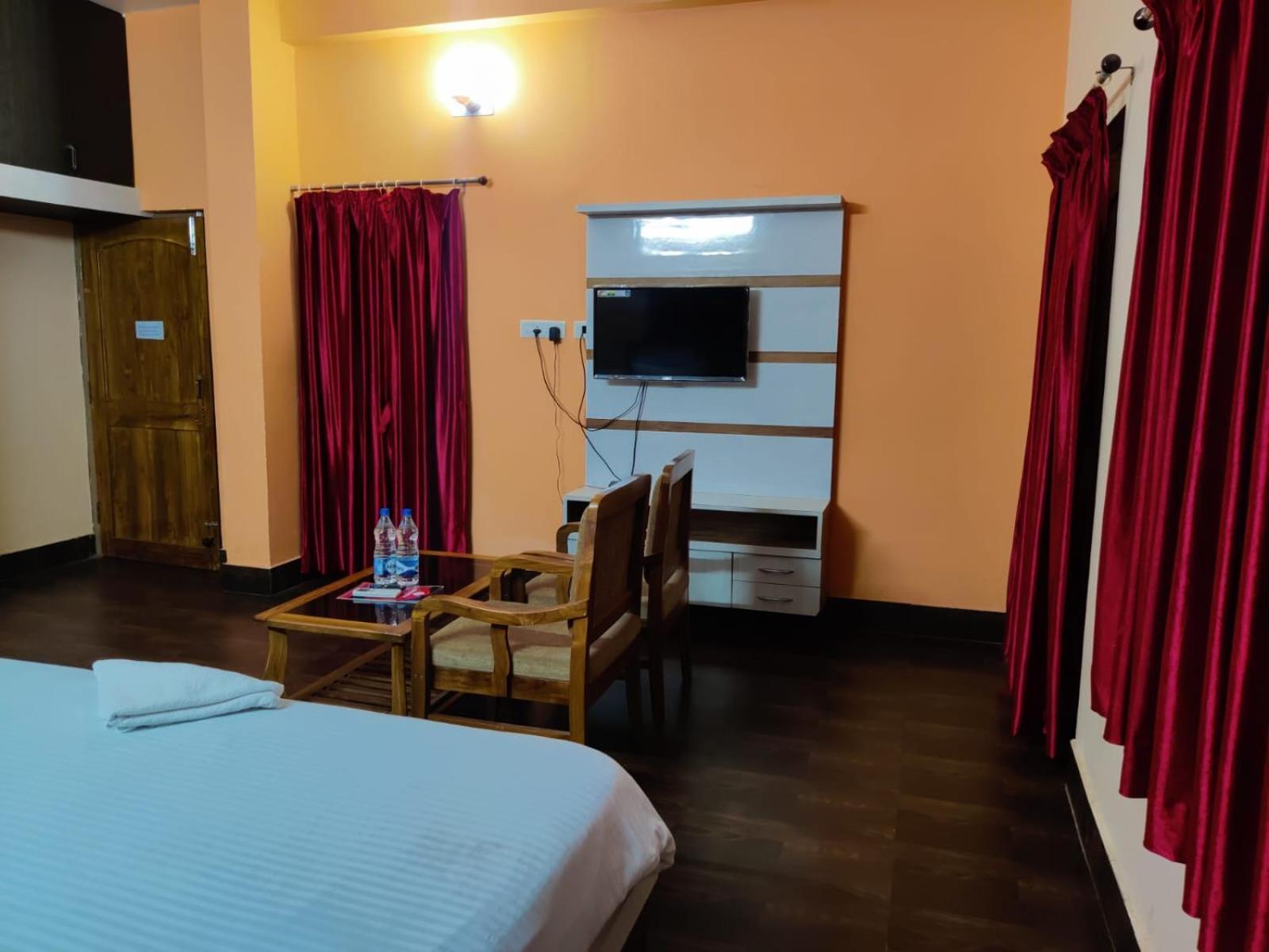 Chetan Inn Hotel Bhubaneswar Exterior foto
