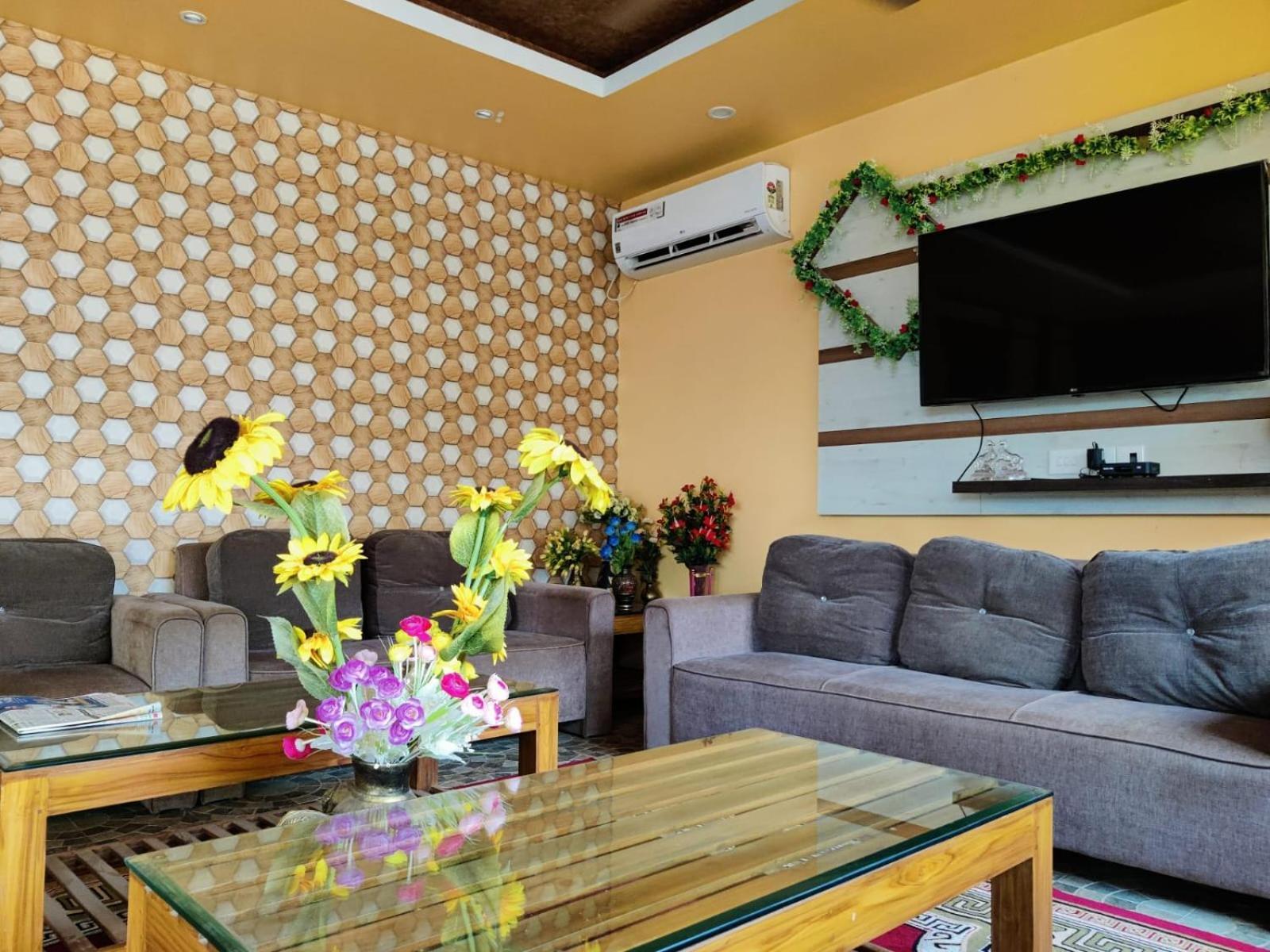 Chetan Inn Hotel Bhubaneswar Exterior foto