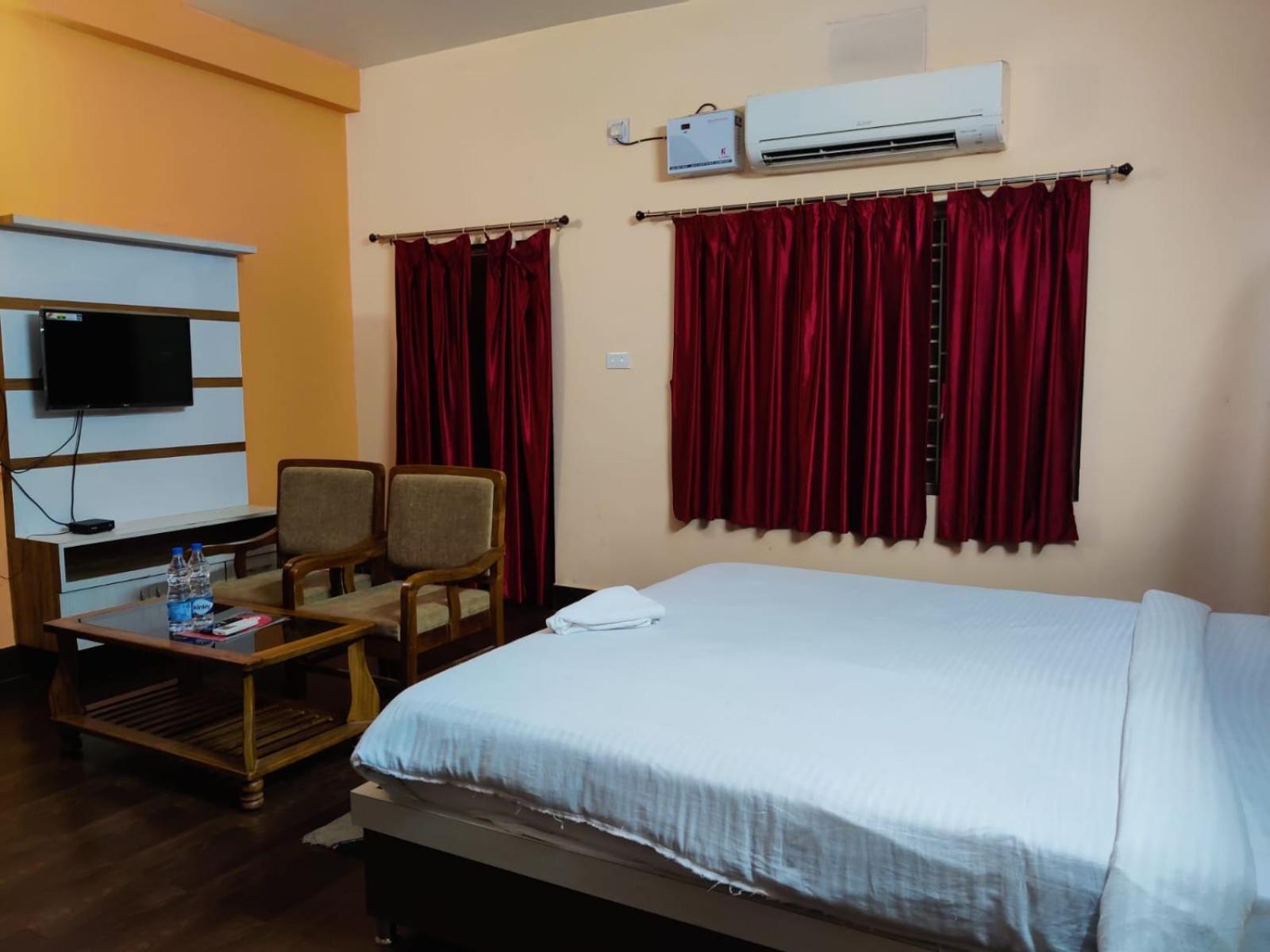 Chetan Inn Hotel Bhubaneswar Exterior foto