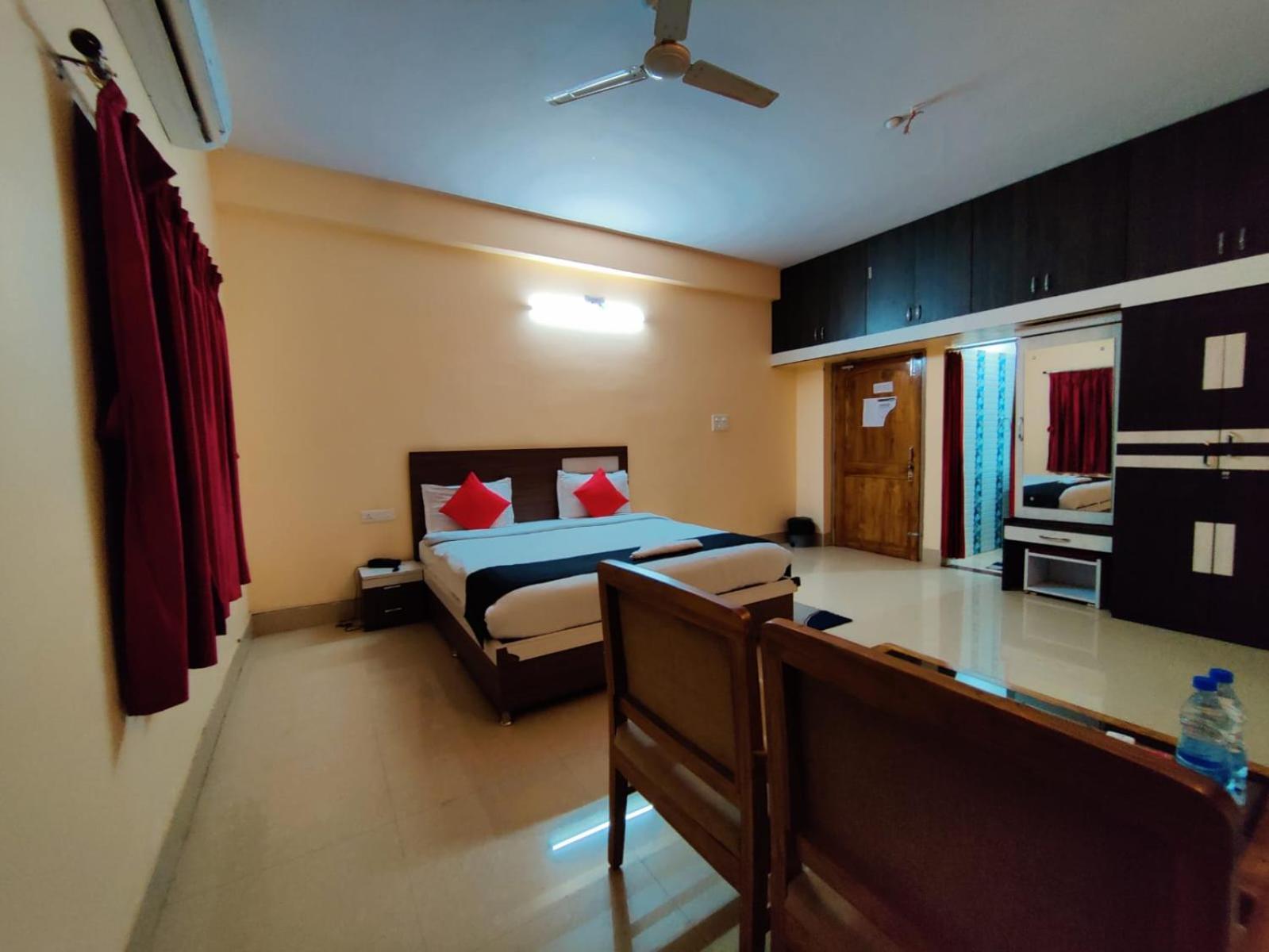 Chetan Inn Hotel Bhubaneswar Exterior foto